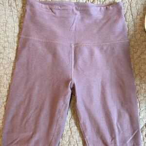 Beyond yoga midi leggings size XS in Birch Heather